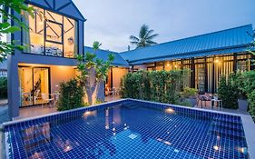 วิลล่า ณ ปราณ, พูล วิลล่า